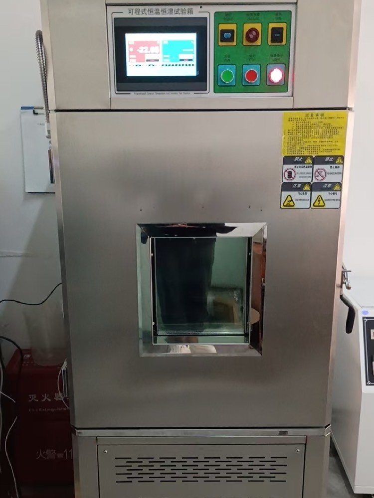Programmable constant temperature and humidity test chamber for wireless charger reliability testing