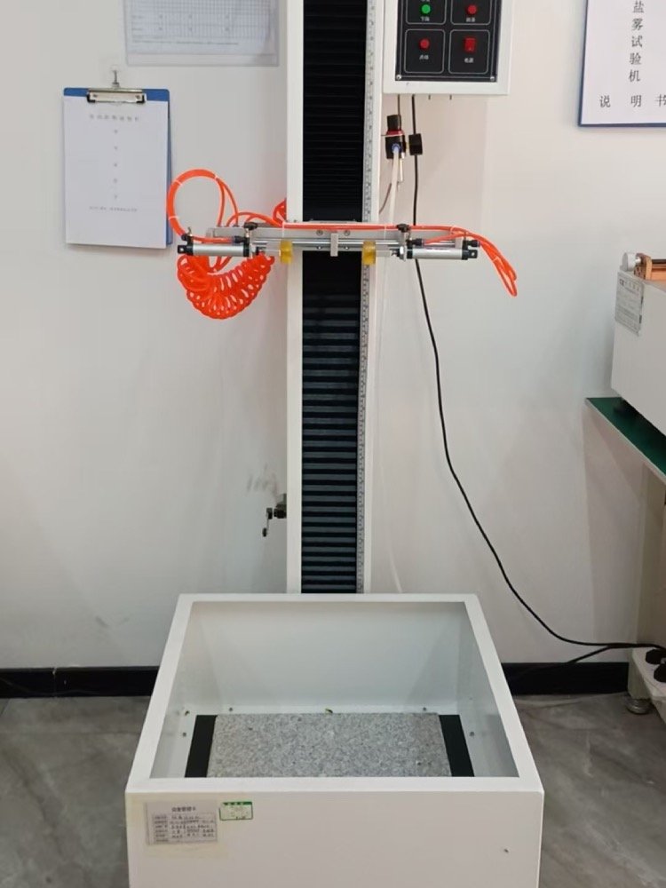 Automated drop test machine evaluating the impact resistance of magnetic wireless power banks