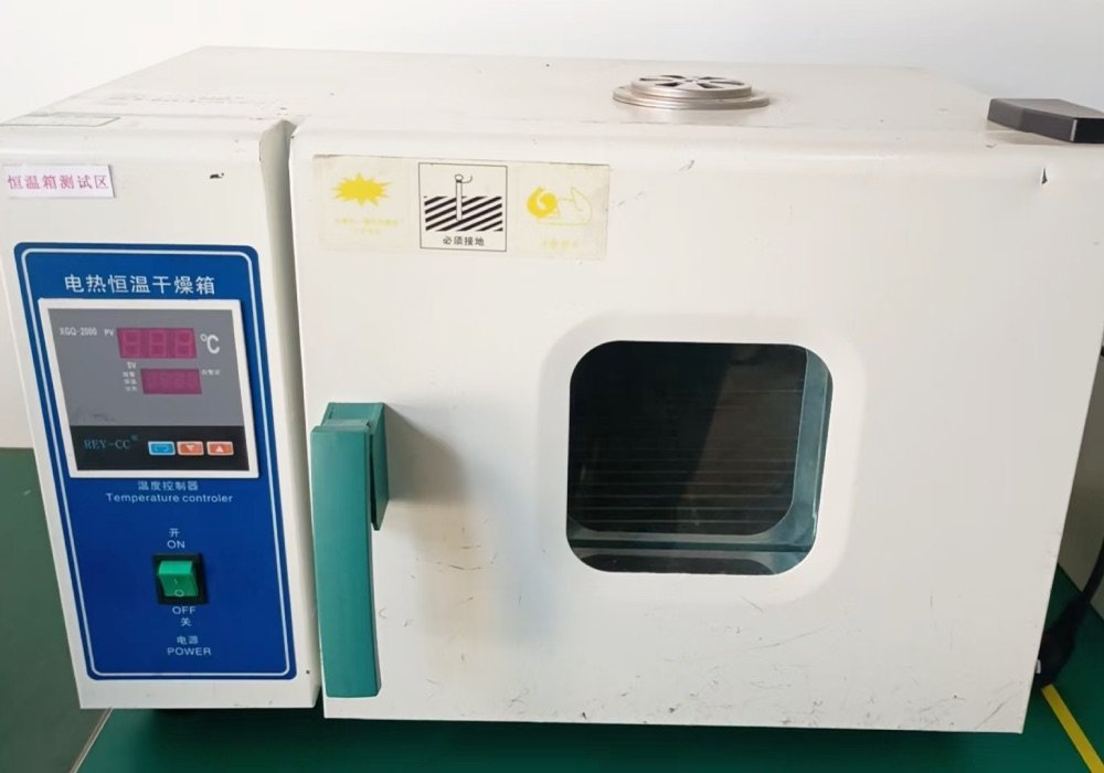 Programmable constant temperature and humidity test chamber for wireless charger reliability testing
