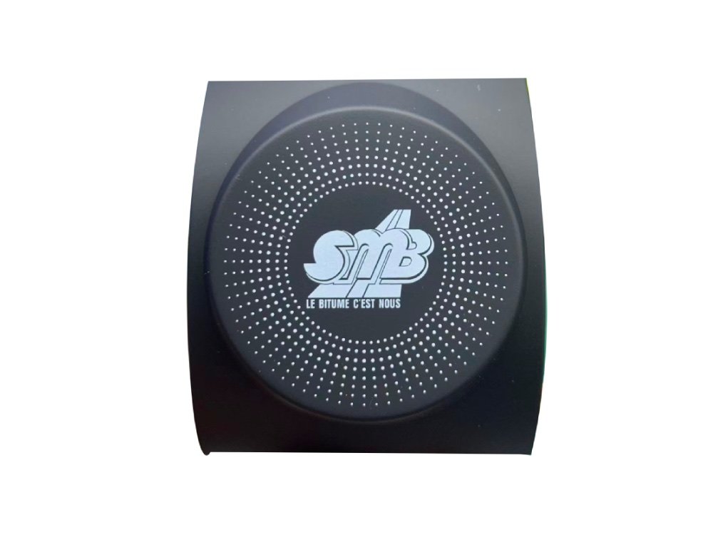 Minimalist wireless charging pad with single-color silk screen printed logo, an ideal cost-effective OEM customization solution.
